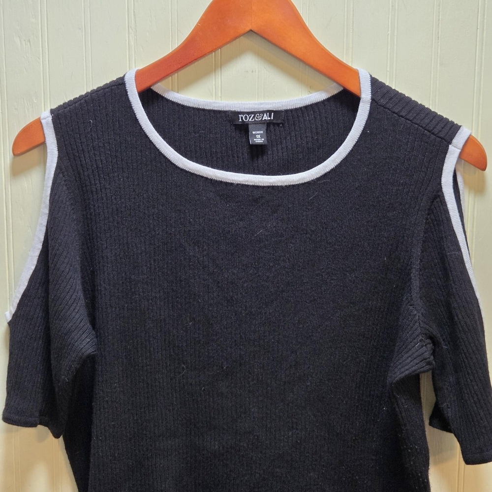 Roz & Ali Sweater Womens 1X‎ Black Cold Shoulder Short Sleeve Knit Pullover Top